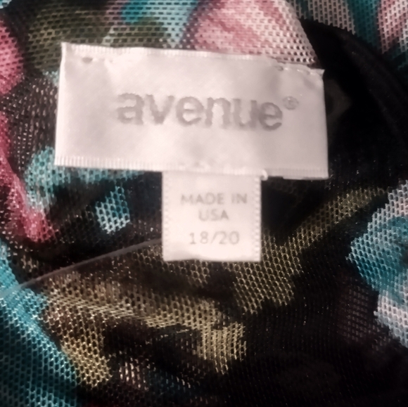 New Floral Mesh Halter Dress / Size 2X - Picture 9 of 9